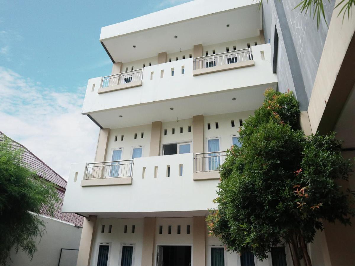 Oyo 1649 Grya Lavinsa Hotel Padang  Exterior photo