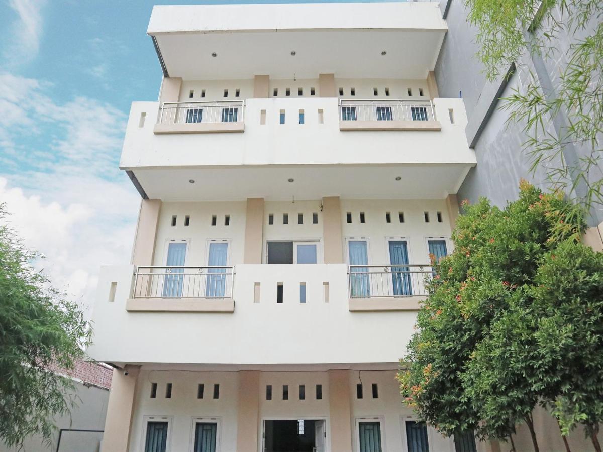 Oyo 1649 Grya Lavinsa Hotel Padang  Exterior photo